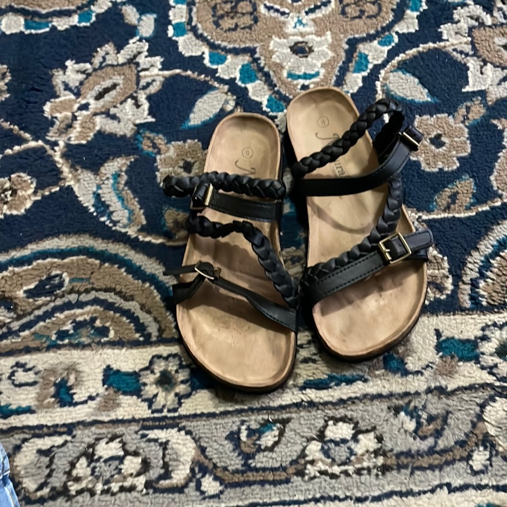 Black sandals size 8
